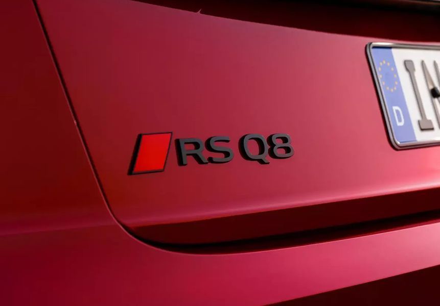 Автологотип надпись Audi RSQ8 2024- Exclusive Black Edition на крышку багажника с ромбом 521802 фото