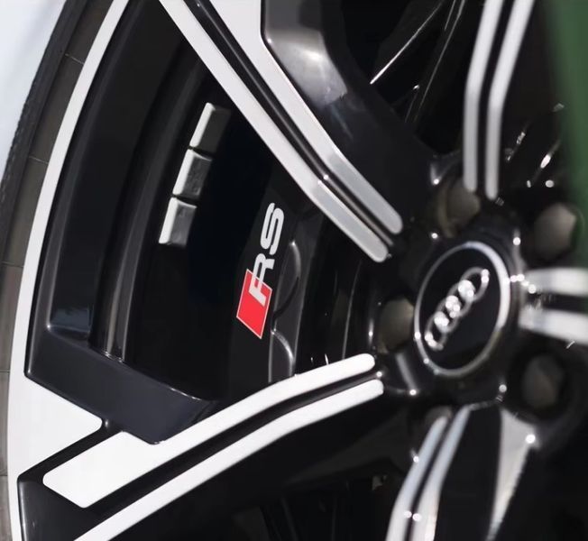 Наклейки на супорт Audi RS білі 426066 фото