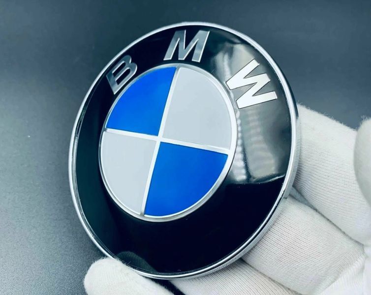 Автологотип емблема BMW X1 F48 2015-2019 синьо-біла передня 418015 фото Автологотип емблема BMW X1 F48 2015-2019 синьо-біла передня 418015 фото