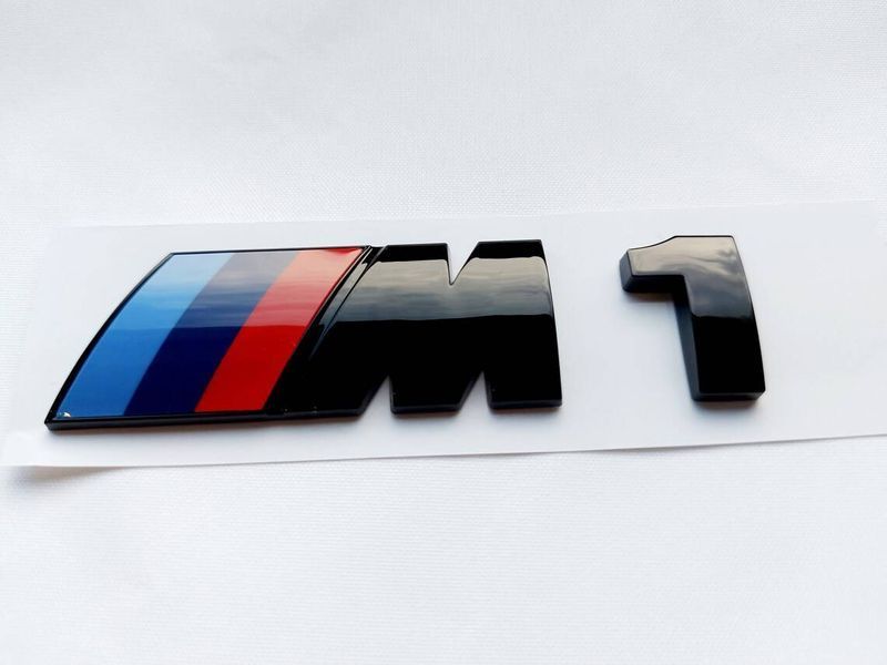 Автологотип шильдик эмблема надпись BMW M1 Black Shadow Edition глянец на крышку багажника 418922 фото
