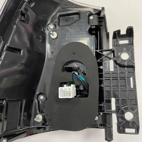 Задняя оптика на Toyota Land Cruiser 200 2016- Executive Black 236343 фото