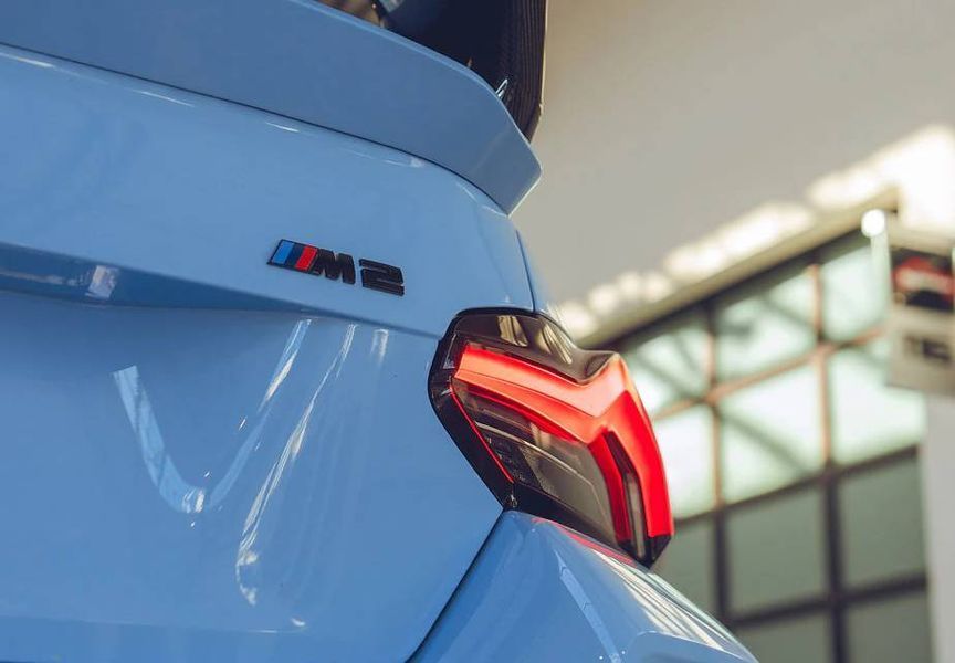 Автологотип емблема напис BMW M2 Black Shadow Edition глянець на кришку багажника 418923 фото