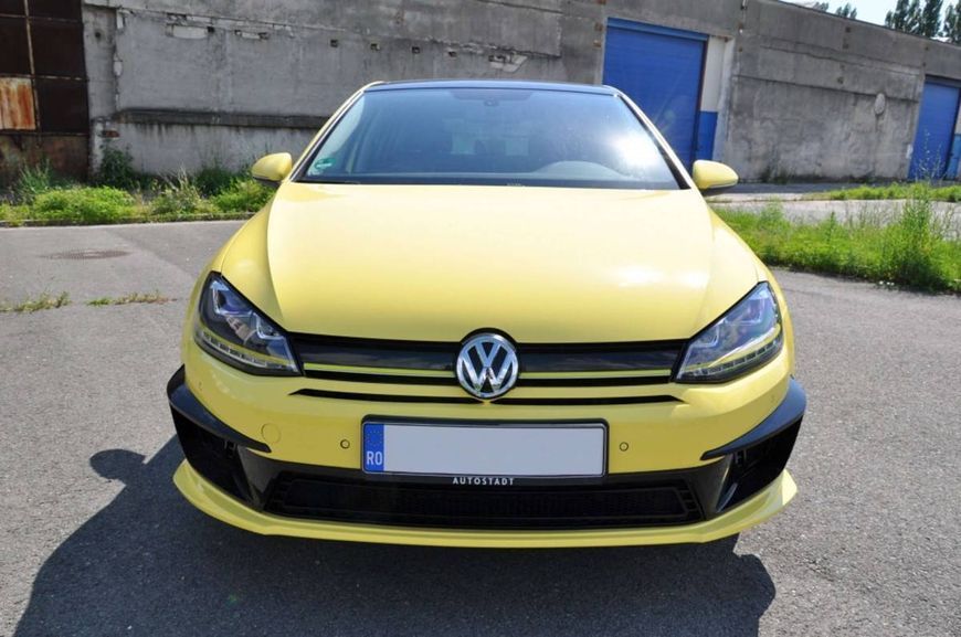 Передній бампер на Volkswagen Golf VII 2012-2017 стиль R400 428719 фото