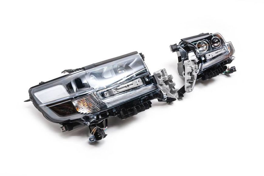 Альтернативна оптика передня на Toyota Land Cruiser 200 2016- Executive 236344 фото
