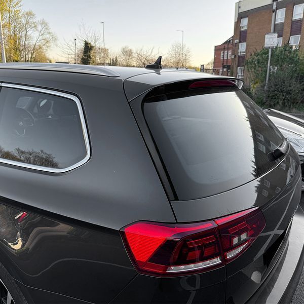 Боковые спойлеры заднего стекла для Volkswagen Passat B8 2014- Variant черный глянец 522887 фото