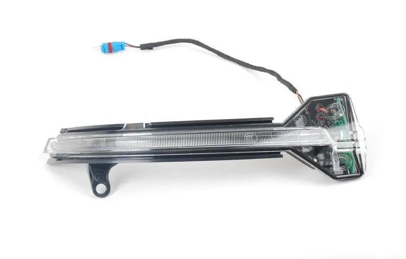 Повторювач правого повороту для BMW 5 F10, F11, F07, 6 F06, F12, F13, 7 F01, F02 в зеркало BMW 63137308536 415531 фото Повторювач правого повороту для BMW 5 F10, F11, F07, 6 F06, F12, F13, 7 F01, F02 в зеркало BMW 63137308536 415531 фото