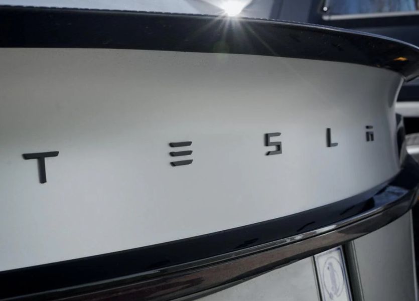 Автологотип емблема напис Tesla Performance Black чорний глянець 50см 414179 фото