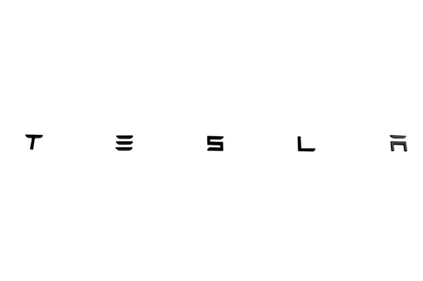 Автологотип емблема напис Tesla Performance Black чорний глянець 50см 414179 фото