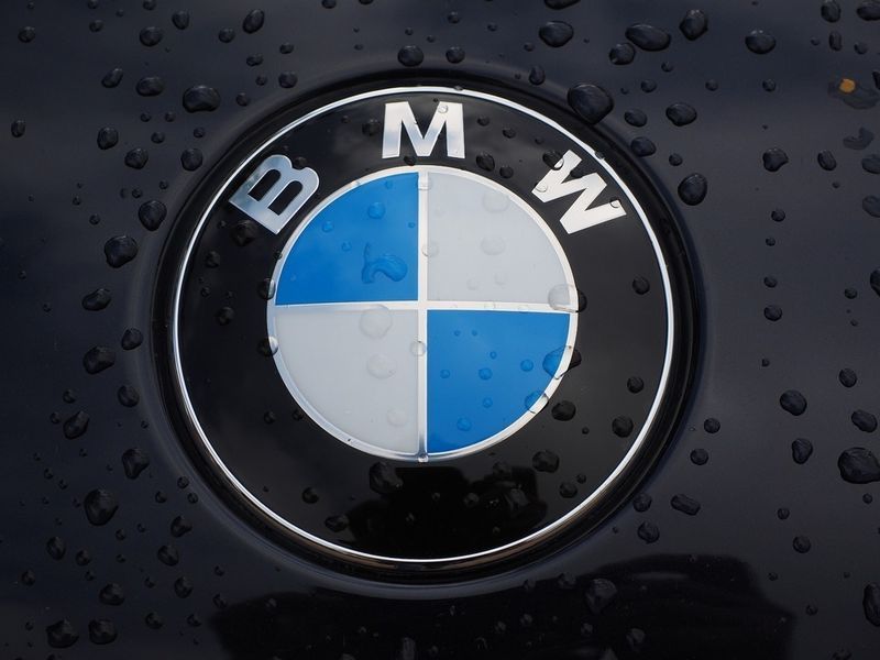 Автологотип емблема BMW синьо-білий 2 направляючі 82мм 403336 фото