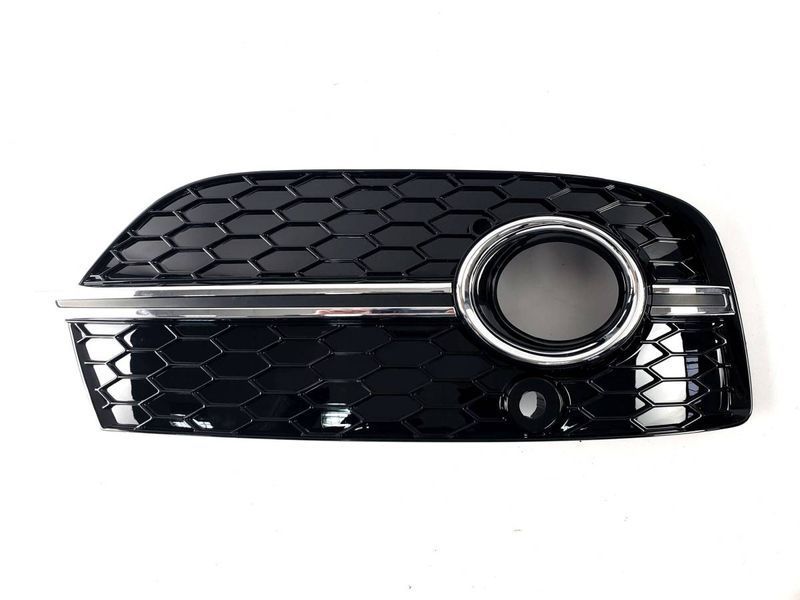 Решетки в бампер Black/Chrome (стиль RSQ3 под туманки и парктоники) на Audi Q3 2011-2014 429168 фото
