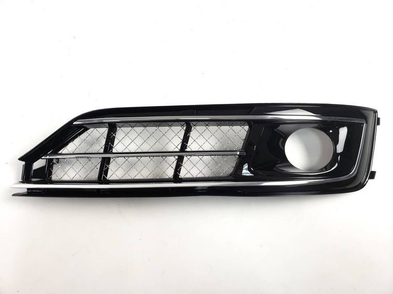 Решетки в бампер Chrome Black (стиль W12 под дистроник) на Audi A8 D4 2014-2017 429181 фото