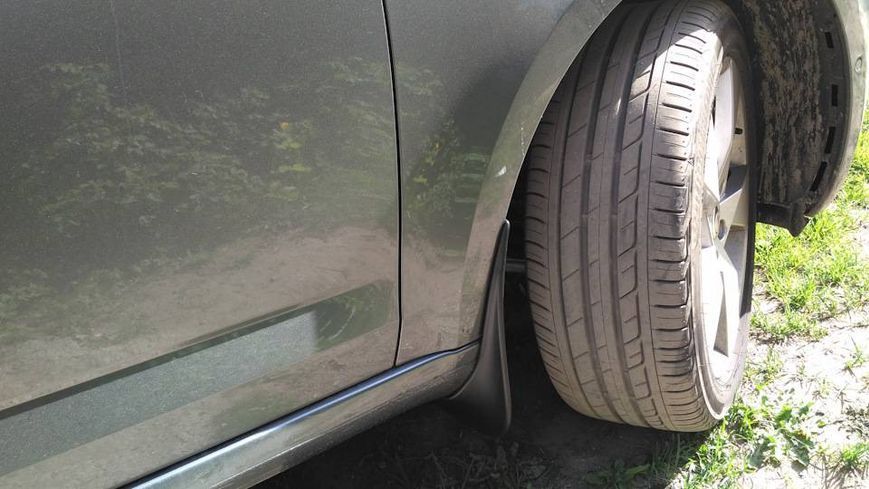 Брызговики на Skoda Octavia A7 2013-2020 передние VAG 5E0075111 35616 фото Брызговики на Skoda Octavia A7 2013-2020 передние VAG 5E0075111 35616 фото