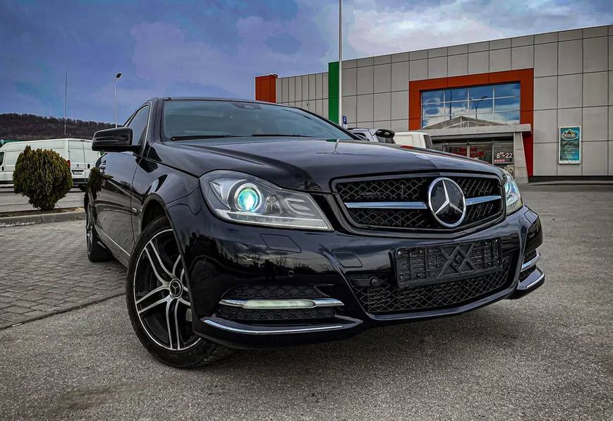 Решетка радиатора на Mercedes C-class W204 2007-2014 Black W/Moulding SL 427742 фото