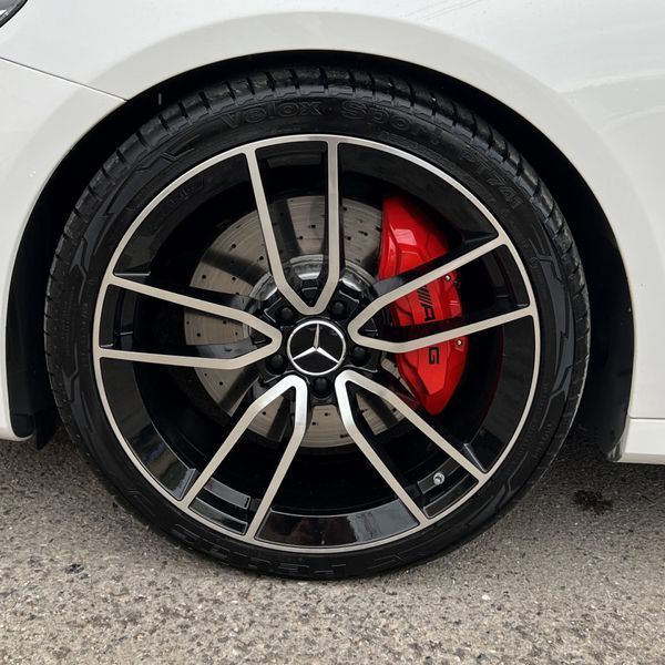 Наклейки на суппорт Mercedes AMG черные изогнутые 426335 фото