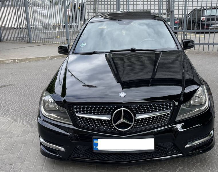 Решетка радиатора на Mercedes C-class W204 2007-2014 Black Diamond 429992 фото