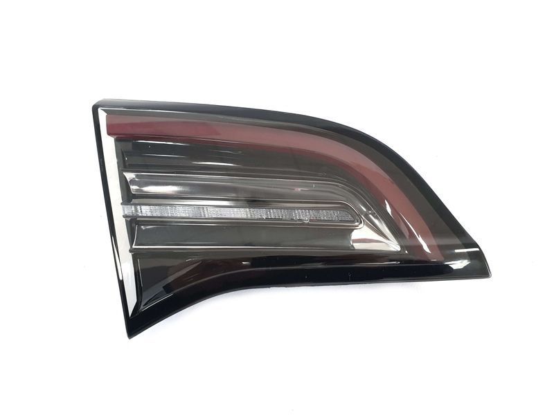 Задние фонари на Tesla Model 3 2017-2022 429538 фото