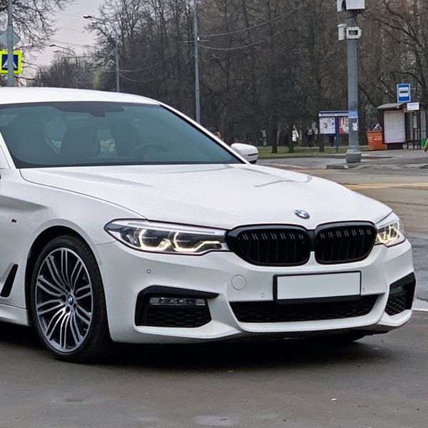 Решетка радиатора на BMW 5 G30, G31 2017-2020 Черный глянец 240916 фото