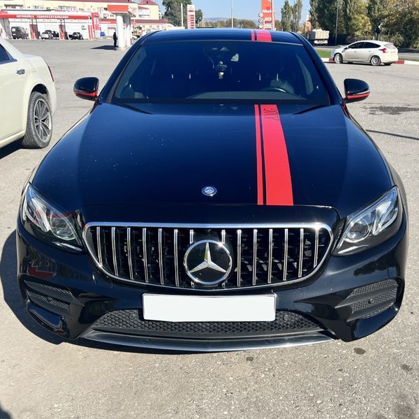 Решетка радиатора на Mercedes E-class W213 2016-2020 GT Chrome Black под камеру 427448 фото