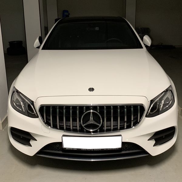 Решетка радиатора на Mercedes E-class W213 2016-2020 GT Chrome Black под камеру 427448 фото