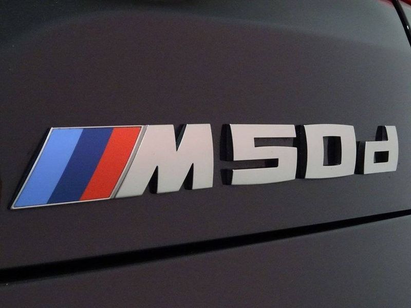Эмблема надпись M50D оригинал BMW 51148092662 423655 фото Эмблема надпись M50D оригинал BMW 51148092662 423655 фото