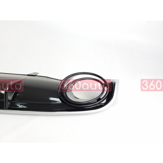 Диффузор заднего бампера на Audi A7 2010-2014 Ченый с серой полоской в стиле RS