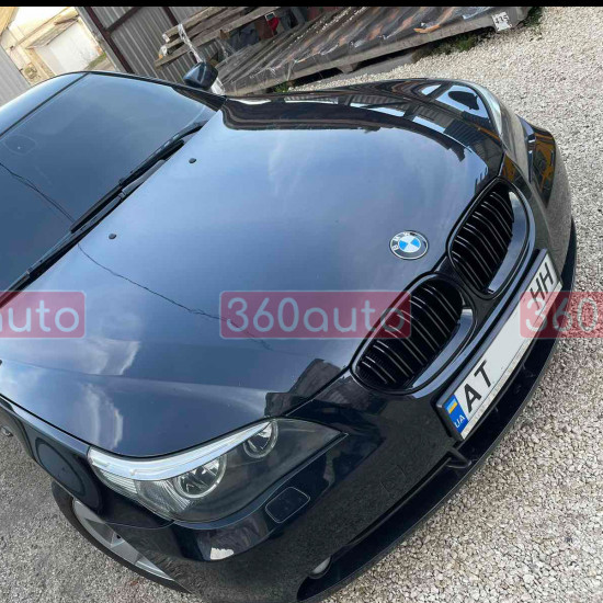 Решітка радіатора на BMW 5 E60, E61 2003-2010 чорний глянець BMW-E60061