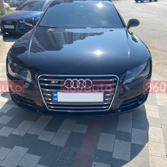Решетка радиатора на Audi A7 2010-2014 в стиле S7 Chrome Black