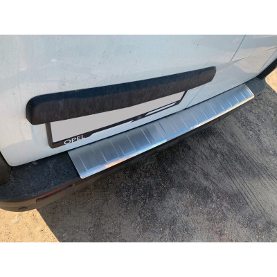 Opel Vivaro 2015-2019 гг. Накладка на задний бампер (нерж)