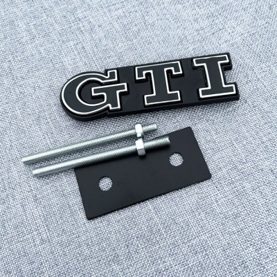 Автологотип шильдик емблема напис Volkswagen GTI в решітку радіатора чорний хром