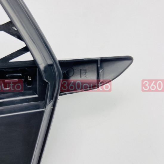 Решетка переднего бампера на Audi Q5 2012-2016 правая 8R0807682N