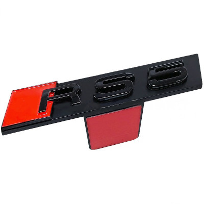 Автологотип шильдик эмблема надпись Audi RS5 в решетку радиатора черная на платформе