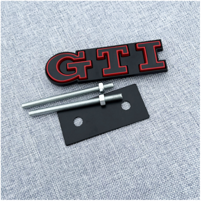 Автологотип шильдик эмблема надпись Volkswagen GTI в решетку радиатора черный красный