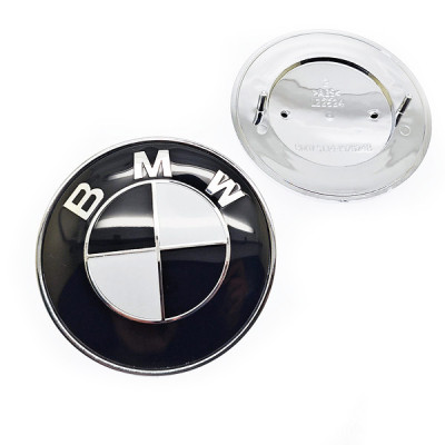 Авто логотип шильдик емблема BMW чорно-білий задня в подіум 78мм 51141970248