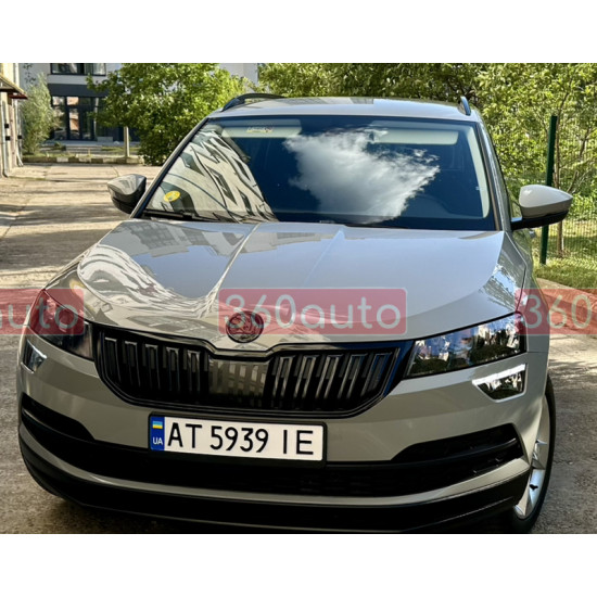 Автологотип шильдик эмблема Skoda Karoq 2018-2022 565853621 черная на капот