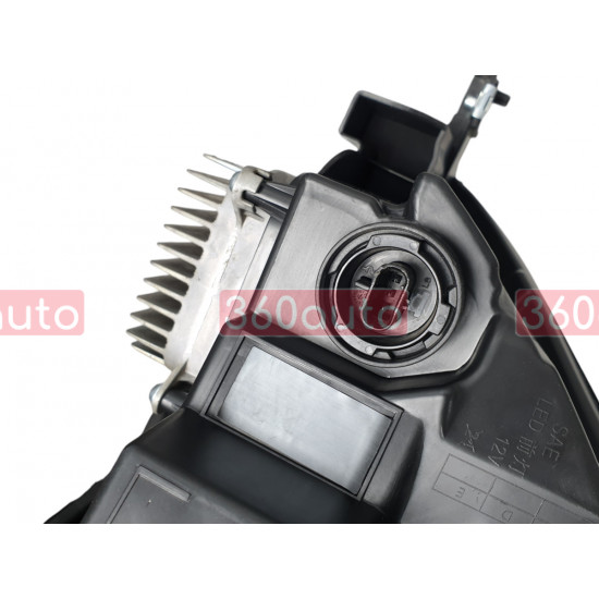 Передние фары LED на Tesla Model Y 2020-2024 года
