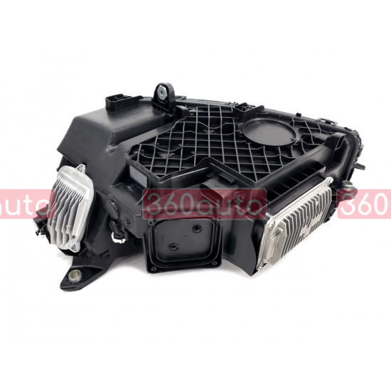 Передние фары (LED) комплектные на Mercedes-Benz GLC-Class X253 2015-2019 года.