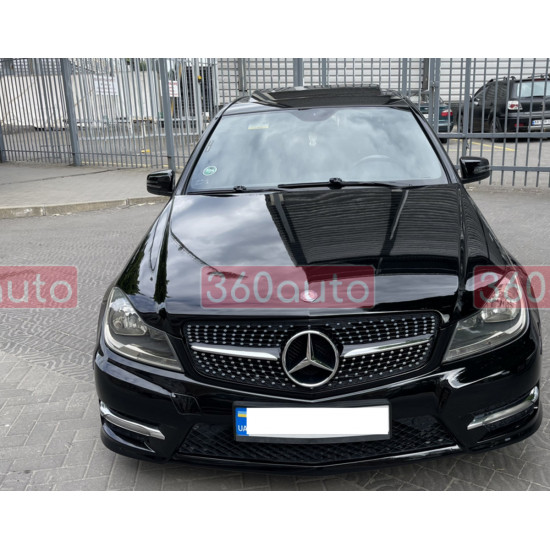 Решетка радиатора Black Diamond на Mercedes-Benz C-Class W204 2007-2014 года