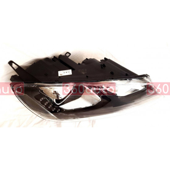 Передние фары на Volkswagen Touareg 2010-2014 Xenon взамен галогена